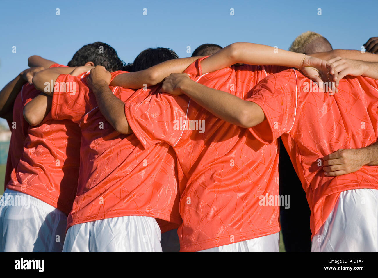 Soccer team in huddle, back view Stock Photo Alamy