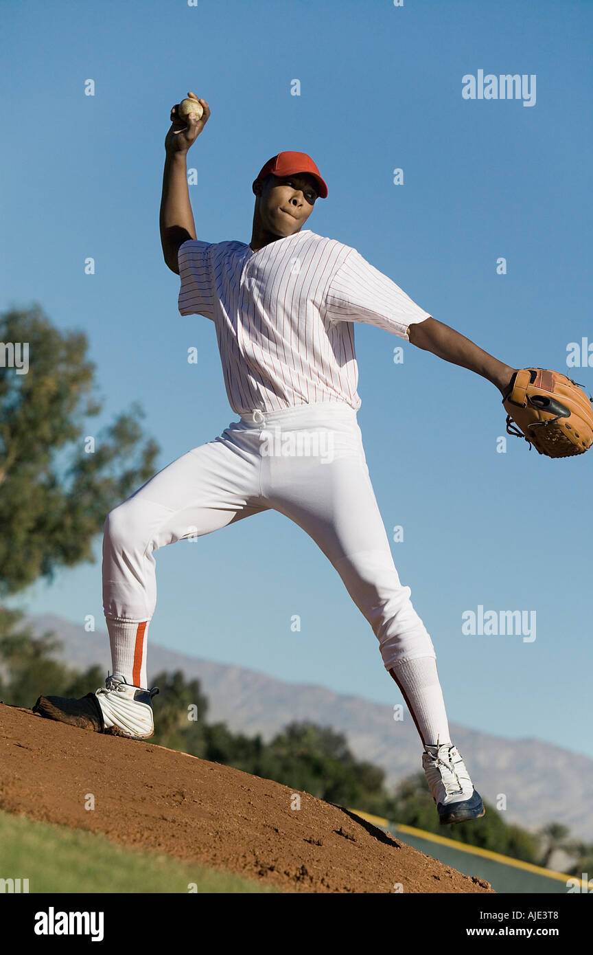 Pitcher throwing baseball hires stock photography and images Alamy