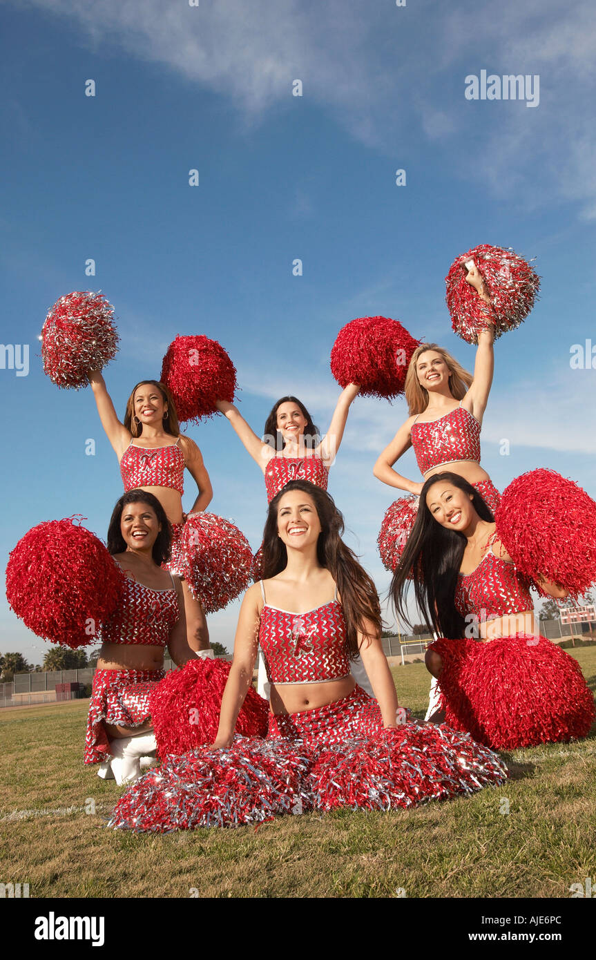 2 207 photos et images de Cheerleader Holding Pom Poms - Getty Images