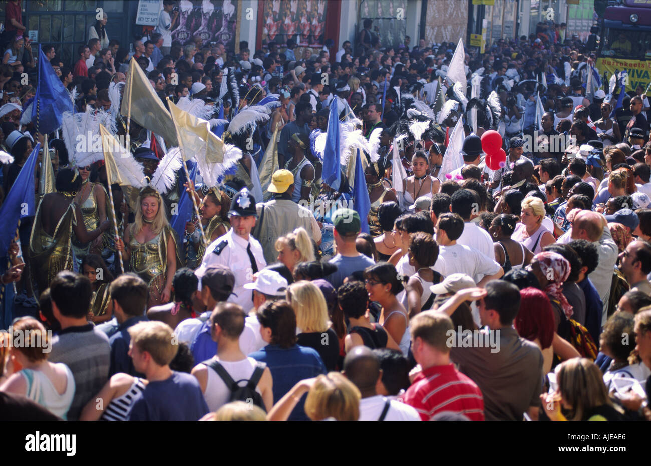 London summer crowd hi-res stock photography and images - Alamy