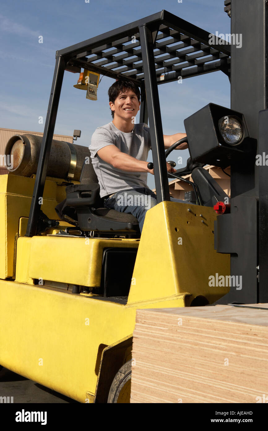 Man operating forklift outside hi-res stock photography and images - Alamy