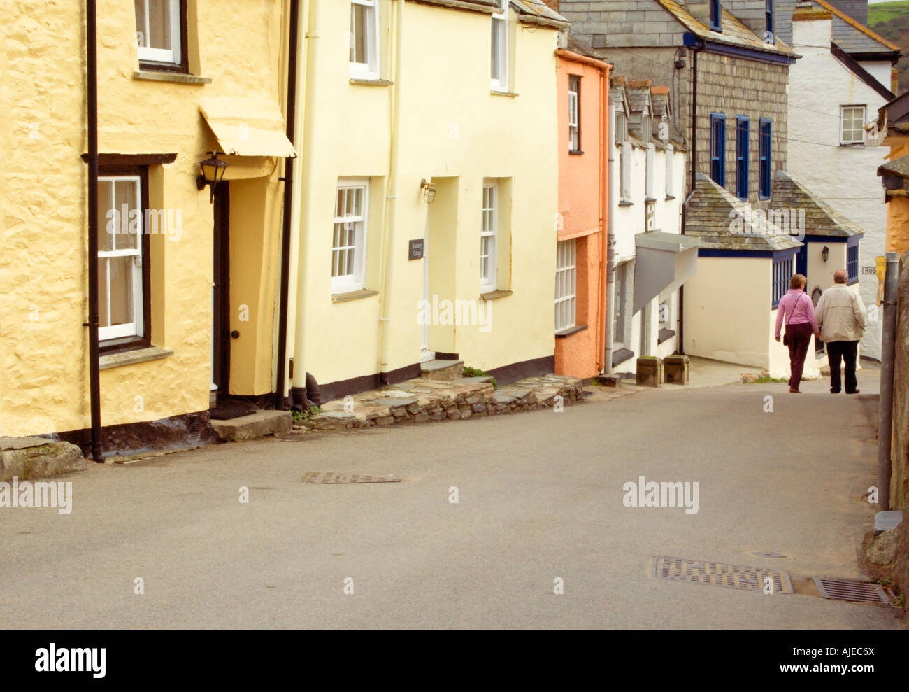 Fore Street Port Isaac Winding Streets And Cottages Cornwall