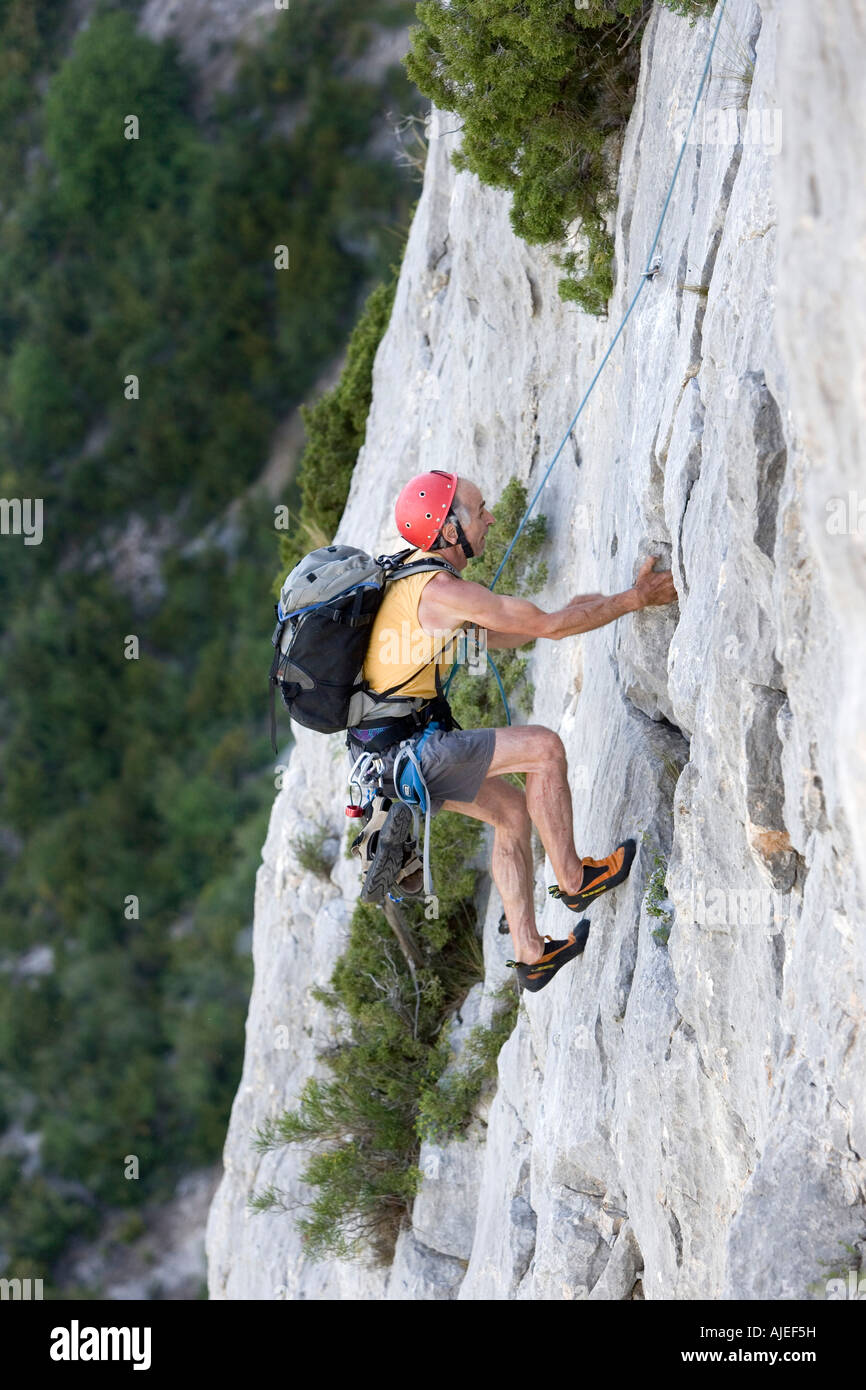 Grand Canyon du Verdon, The canyon offers its visitors a spectacular view, a man climbing Stock Photo