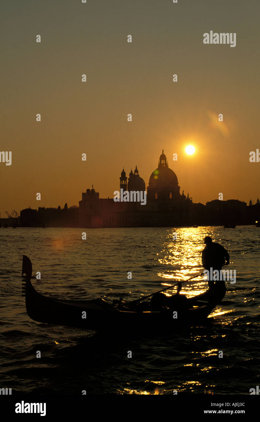 Gondola silhouette hi-res stock photography and images - Alamy