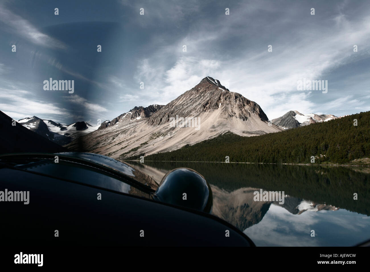 float plane landing on a beautiful mountain lake Stock Photo - Alamy