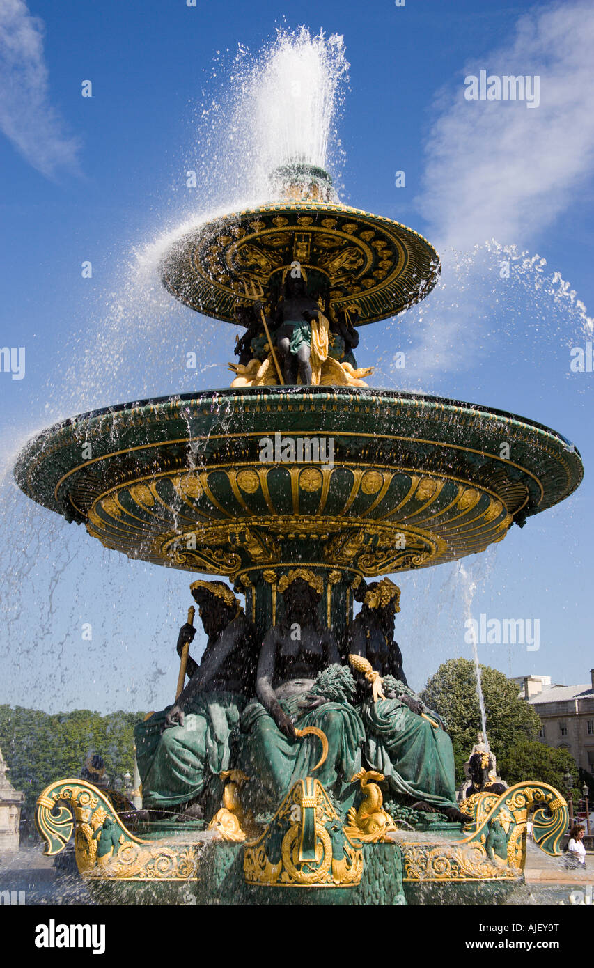 19th century water fountain hi-res stock photography and images