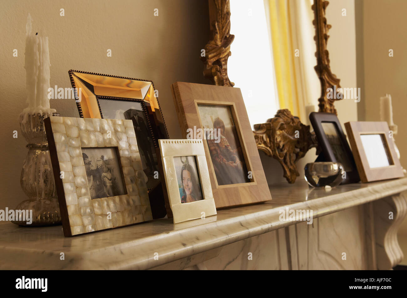 Fireplace mantel hi-res stock photography and images - Alamy