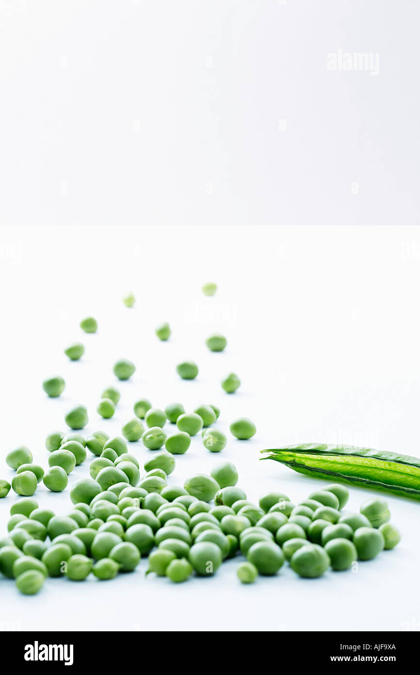 Group of loose peas with empty pea pod, close-up Stock Photo