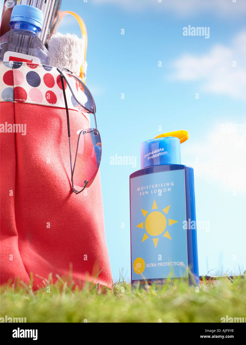 Suntan lotion bottle hires stock photography and images Alamy