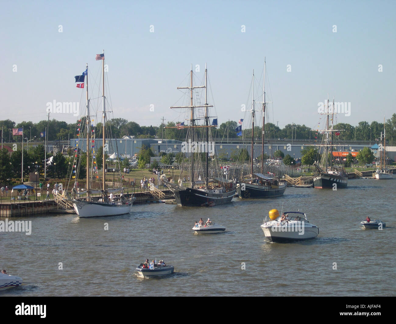 Ships 2 hi-res stock photography and images - Alamy