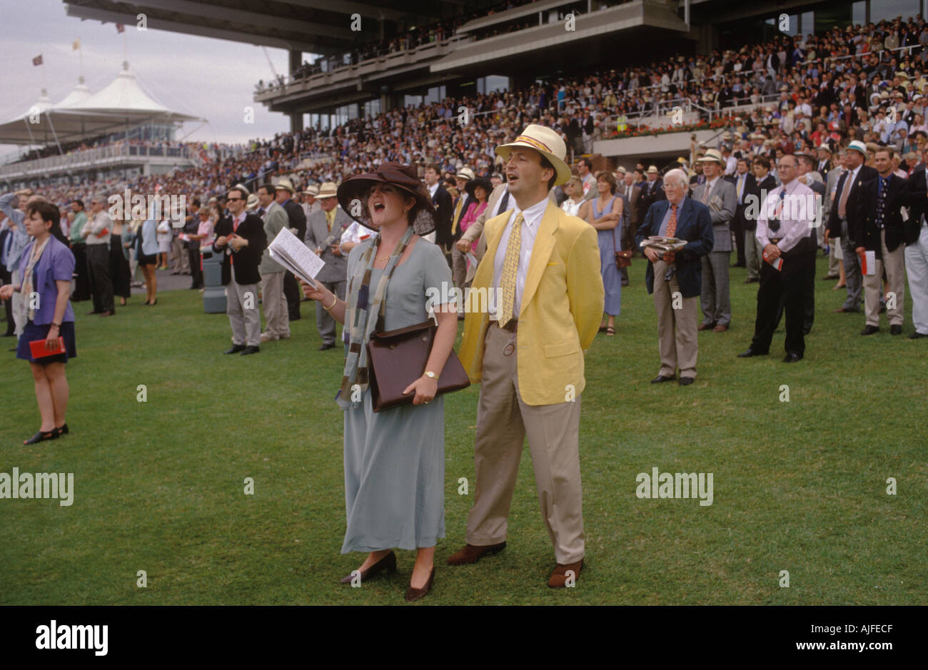 Goodwood Horse Races Sussex, Downs, England couple enjoying a day at the races 2000s HOMER SYKES Stock Photo