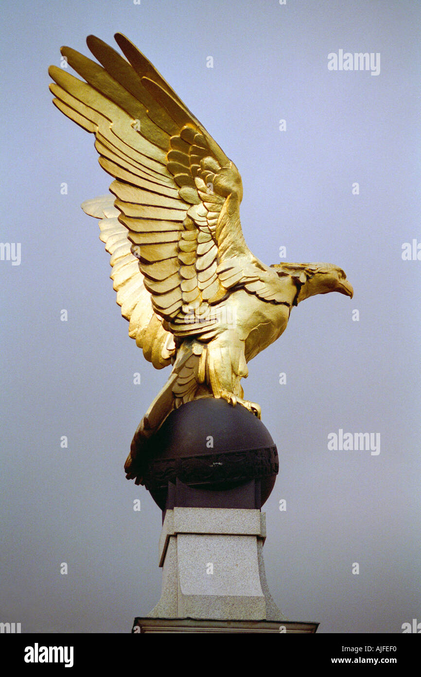 Royal Air Force Memorial, Gold Eagle Statue, Thames Embankment, London Stock Photo Alamy