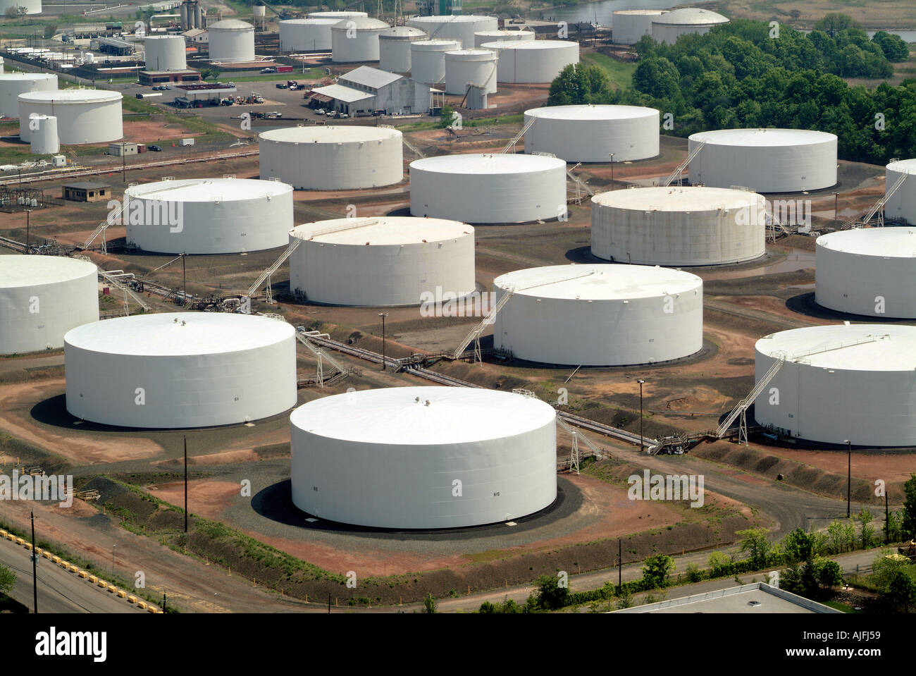 Fossil fuel tank farm hi-res stock photography and images - Alamy