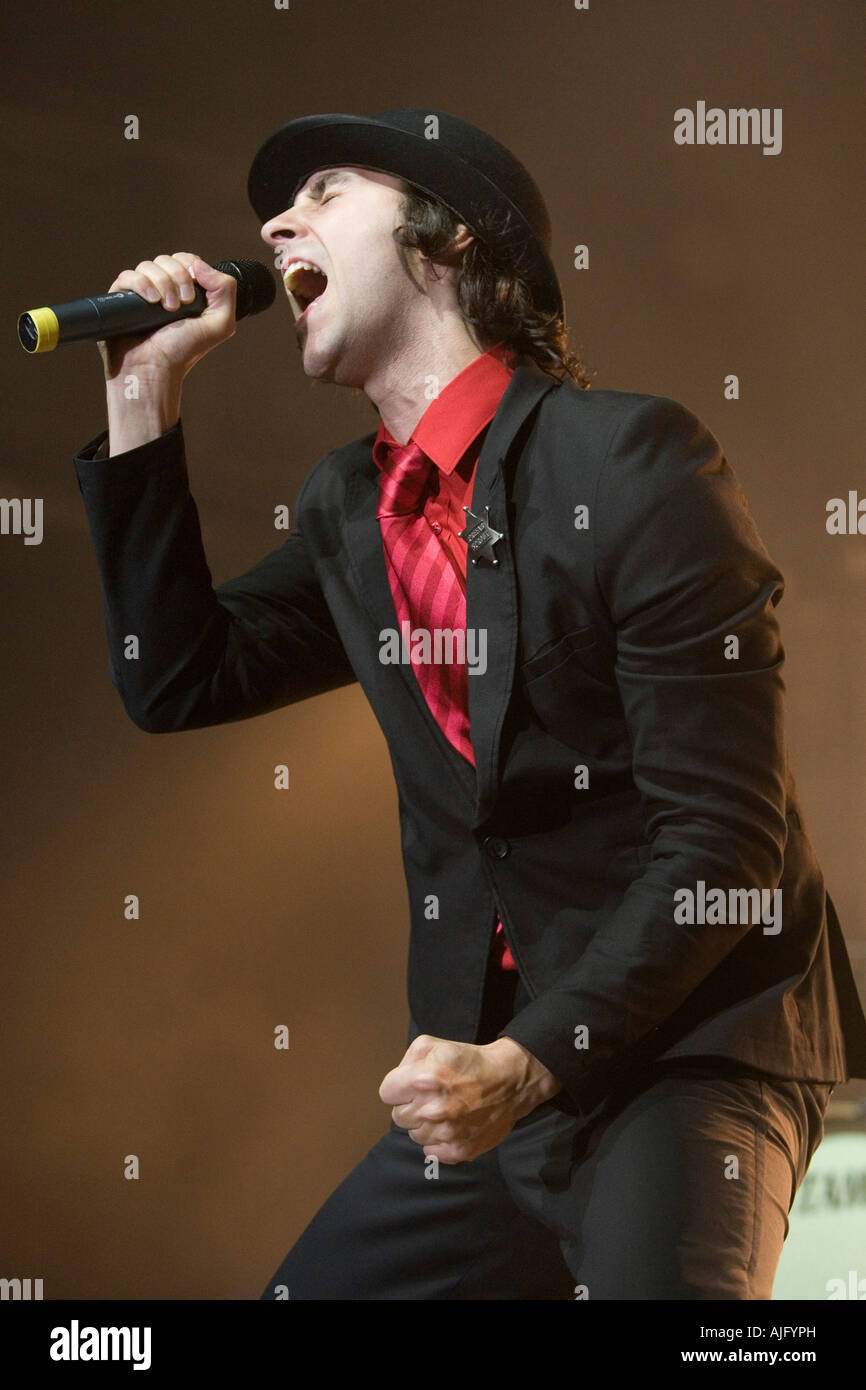 The shows lead singer hi-res stock photography and images - Alamy