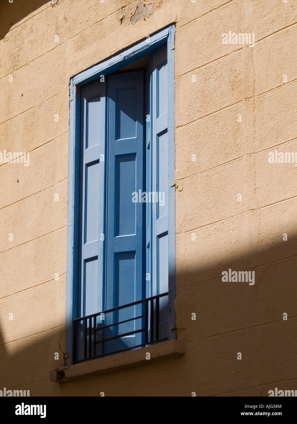 Shadow buildings hi-res stock photography and images - Alamy