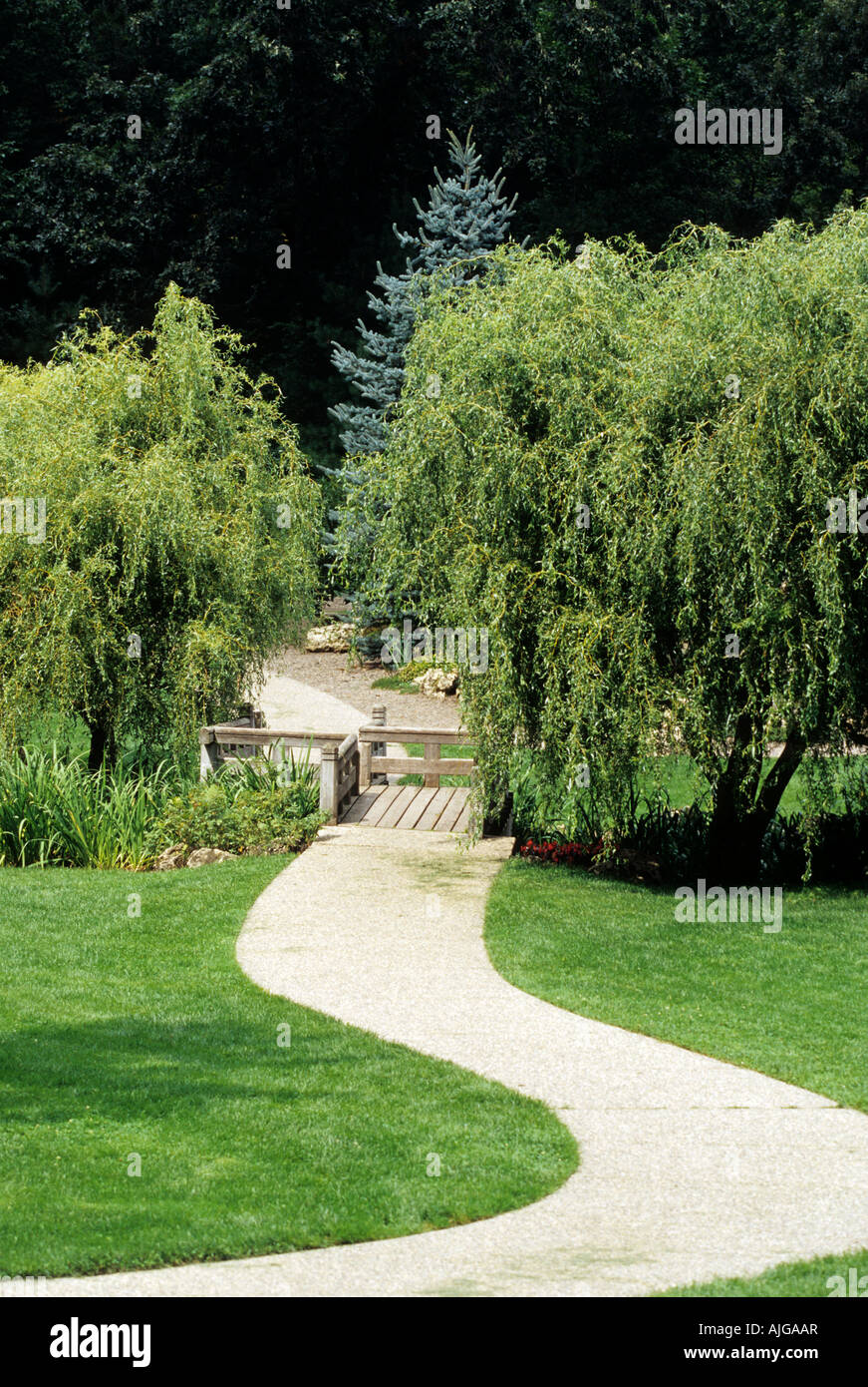 BIKING/WALKING PATH THROUGH ORIENTAL GARDEN AREA OF LYNDALE PARK, SOUTH MINNEAPOLIS, MINNESOTA.  LATE SUMMER. Stock Photo