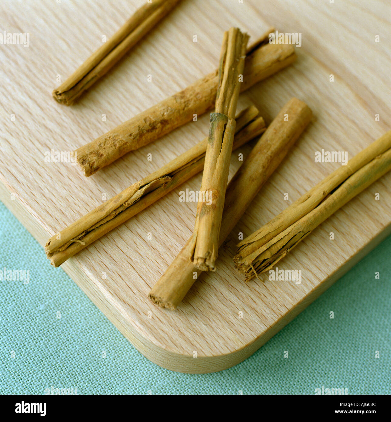 Cinnamon sticks on chopping board Stock Photo Alamy