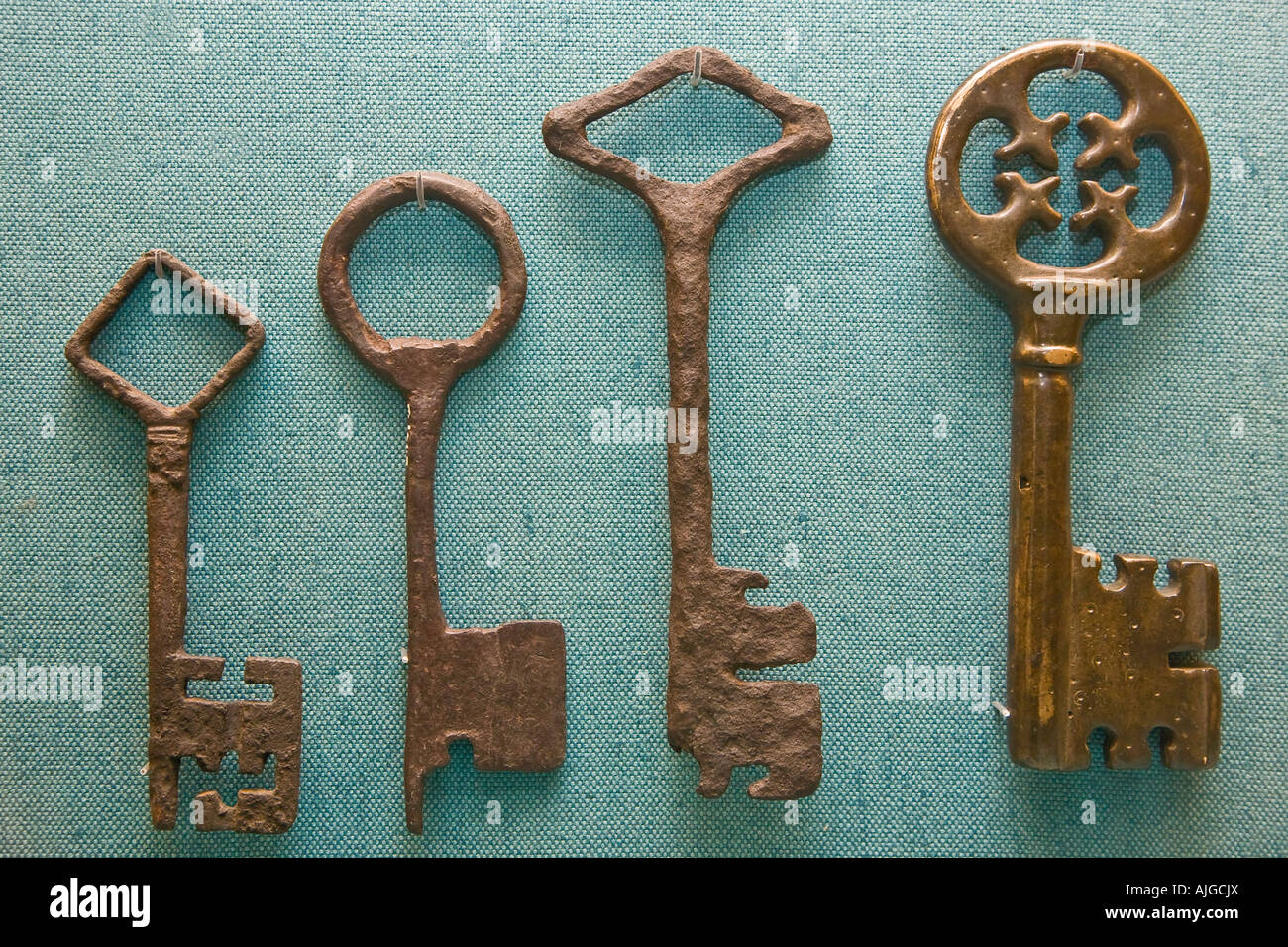 Ancient keys hi-res stock photography and images - Alamy