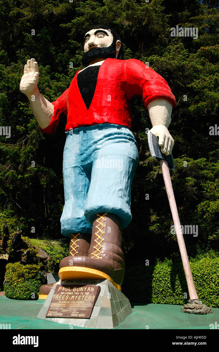 The Trees of Mystery statues of Paul Bunyan and his Blue Ox Babe Stock Photo