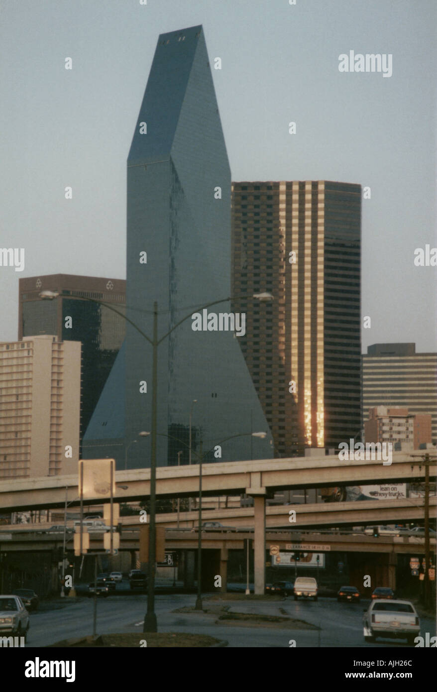 Dallas fort worth skyline hi-res stock photography and images - Alamy