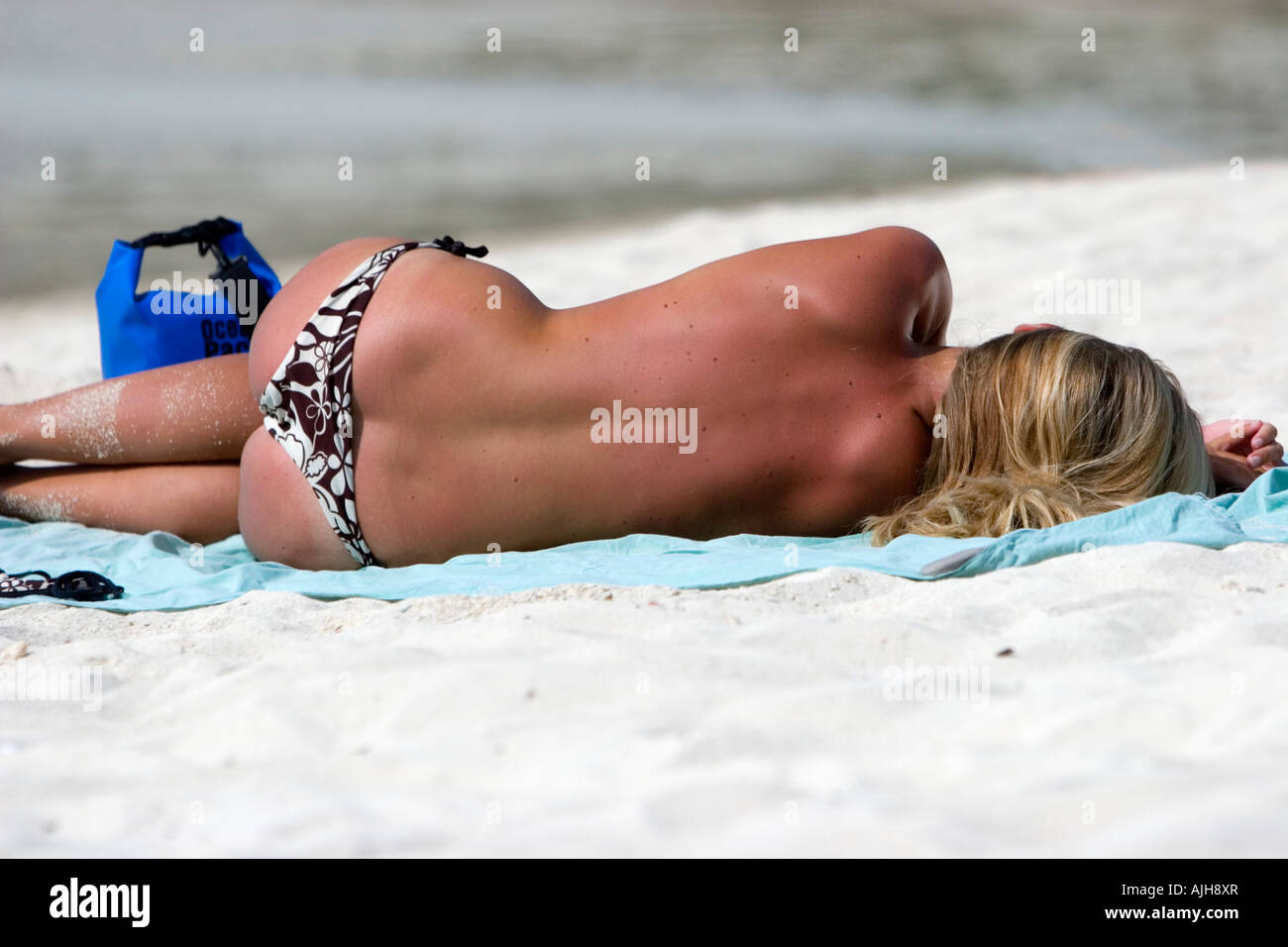 amateur beach foto topless