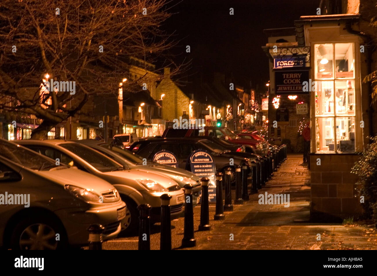 Christmas lights and decorations in Burford High Street Stock Photo Alamy