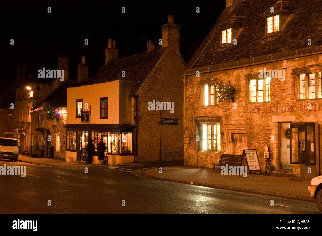 Christmas lights and decorations in Burford High Street Stock Photo Alamy