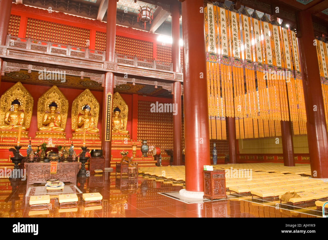 Bailin Zen Buddhist Temple s 10 000 Buddha Hall one of world s largest