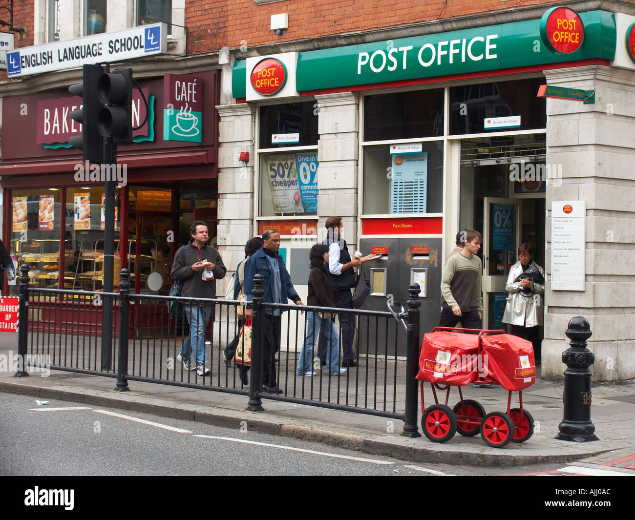 Post Office on Earls Court Road London England UK Stock Photo - Alamy