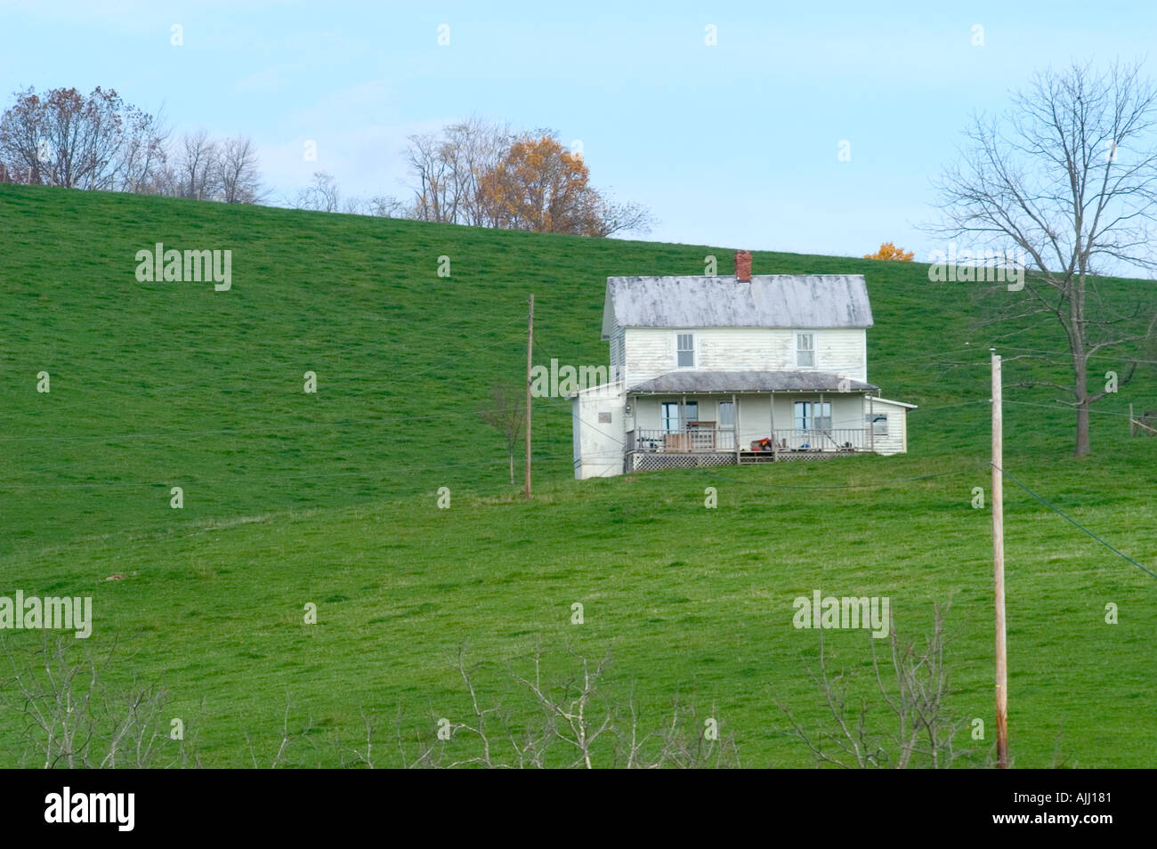 Farmhouse on Hill Stock Photo Alamy
