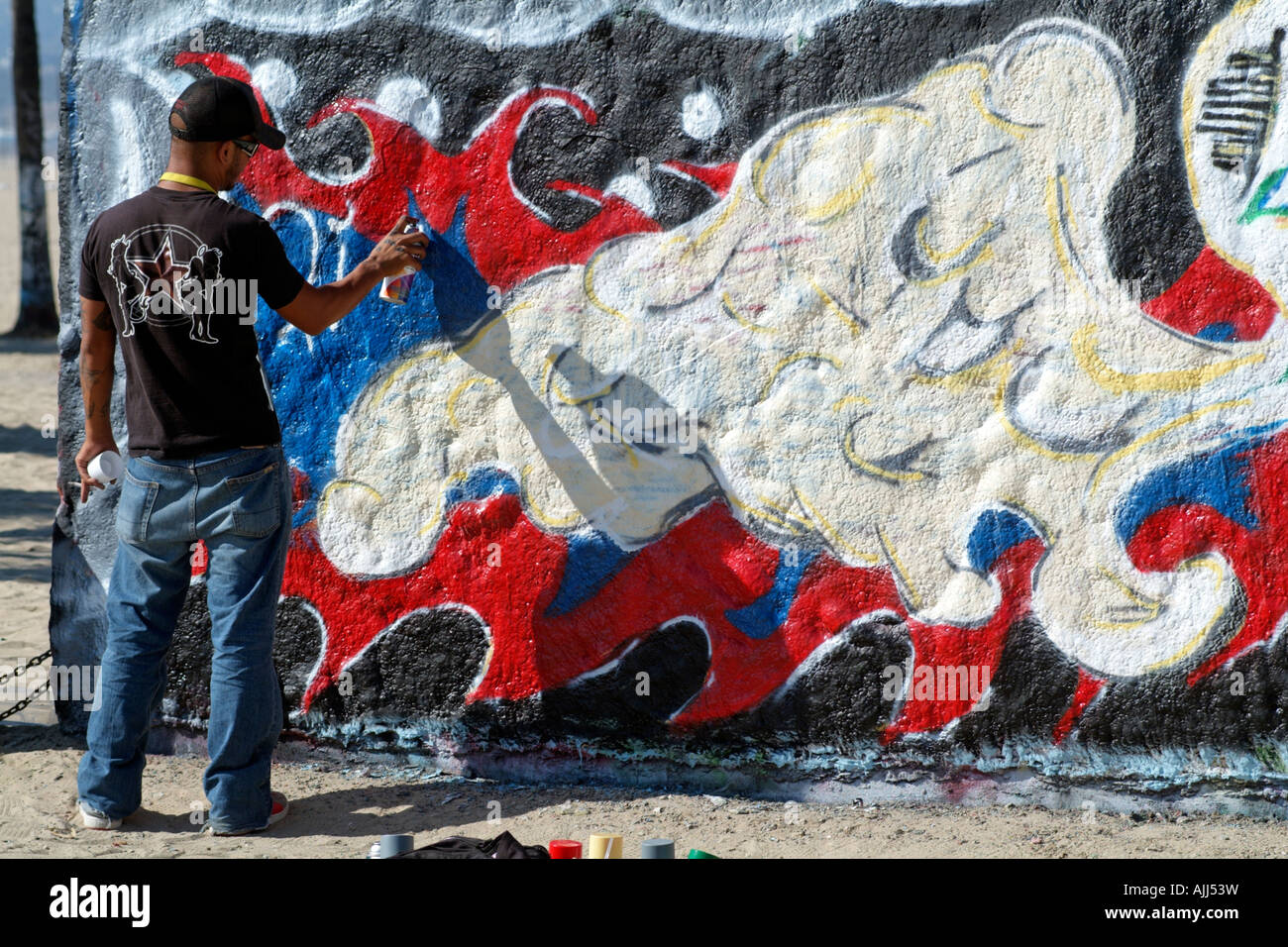 Graffiti Artist Spray Painting A Mural At Venice Beach California Stock Photo Alamy