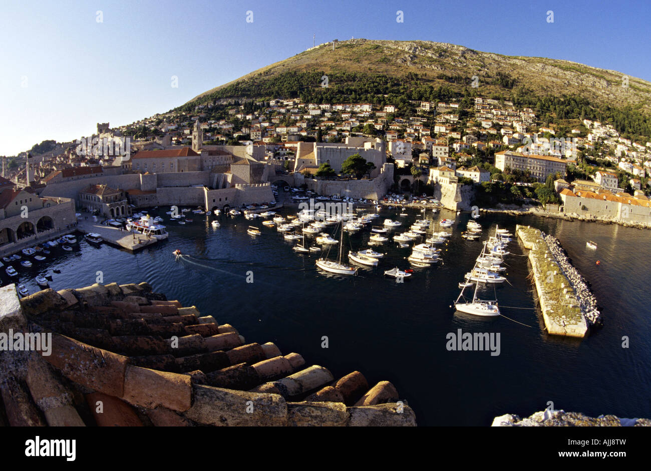 Kroatien Dalmatien Dubrovnik - Altstadt und Hafen von Dubrovnik | Croatia Dalmatia Dubrovnik - Old Town Center and harbour Stock Photo