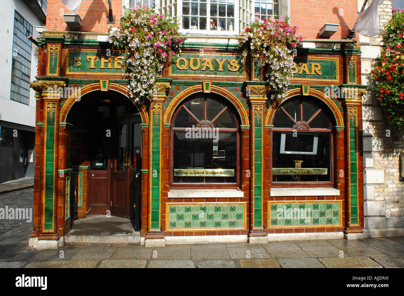 The Quays Bar at Temple Bar, Dublin, Ireland Stock Photo Alamy