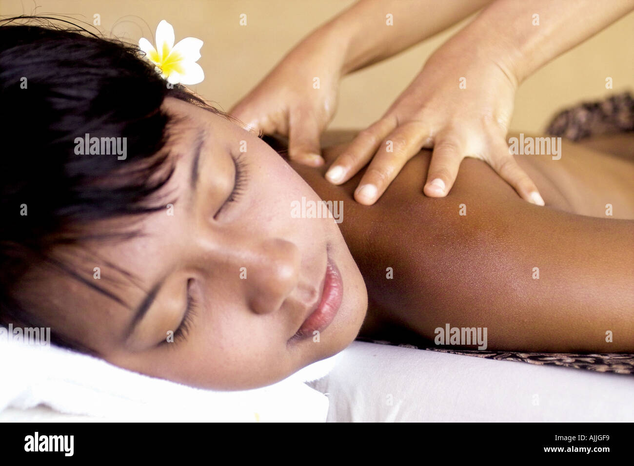 Массаж на Бали. Сертификат: Балийский массаж. Indonesia massage