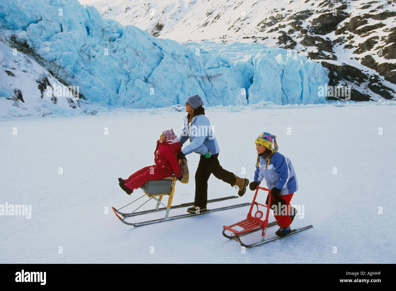 Children alaska snow hi-res stock photography and images - Alamy