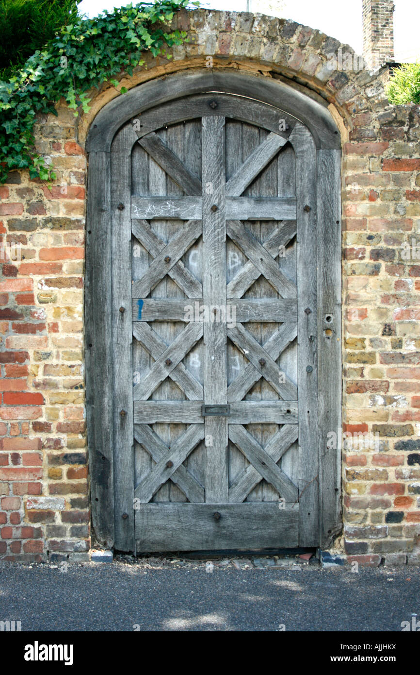 Old oak door hi-res stock photography and images - Alamy