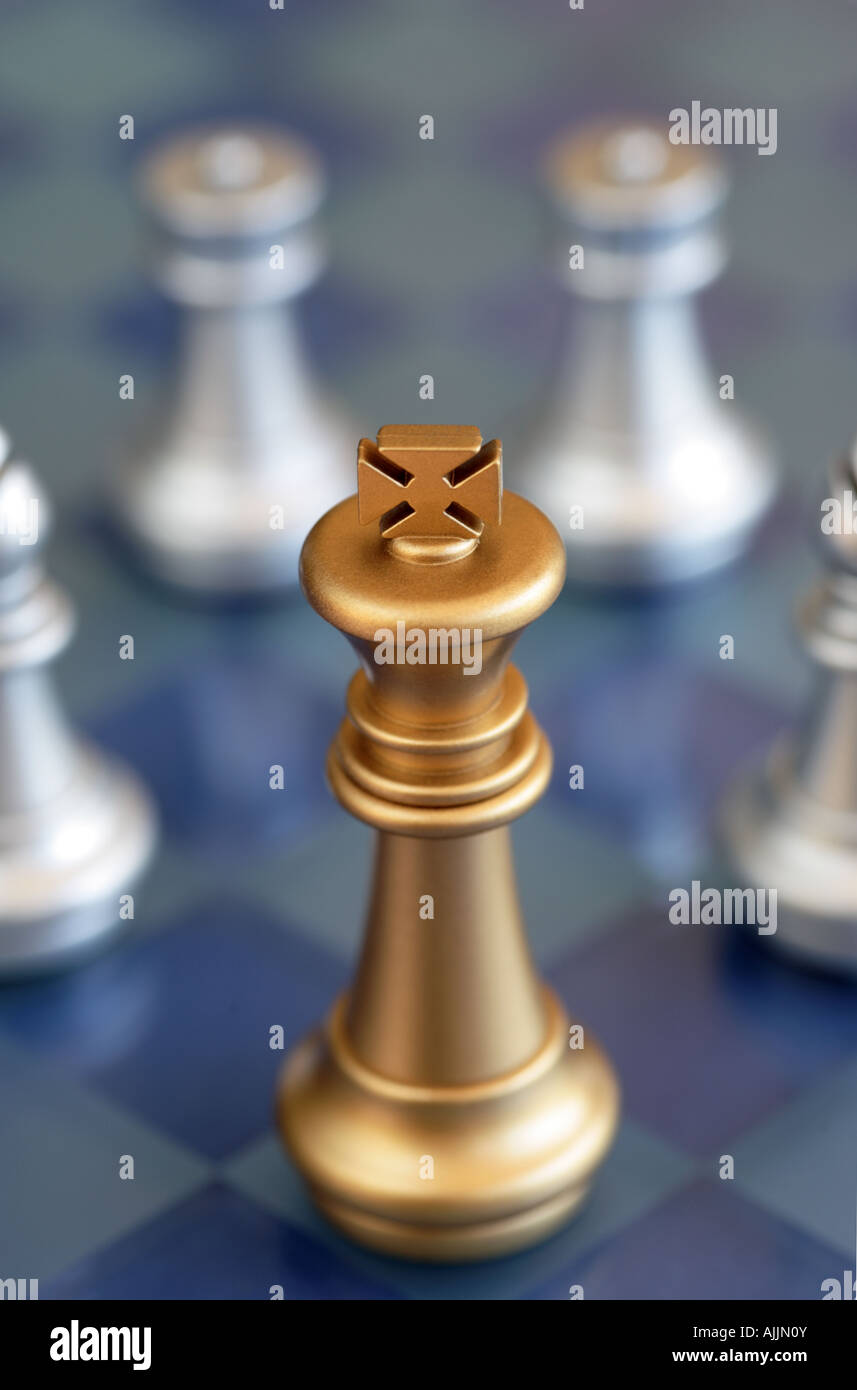 Gold Chess King Figure Wallpaper – Myindianthings