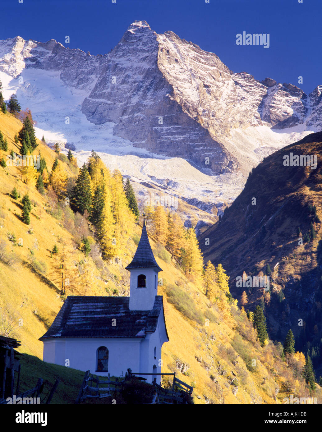 AT - TYROL: Chapel and Olperer Mountain in the Valser Valley Stock Photo
