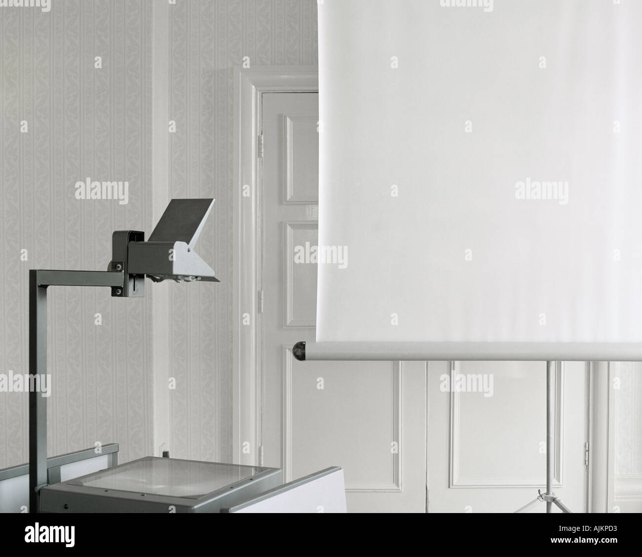 Overhead projector and screen Stock Photo Alamy