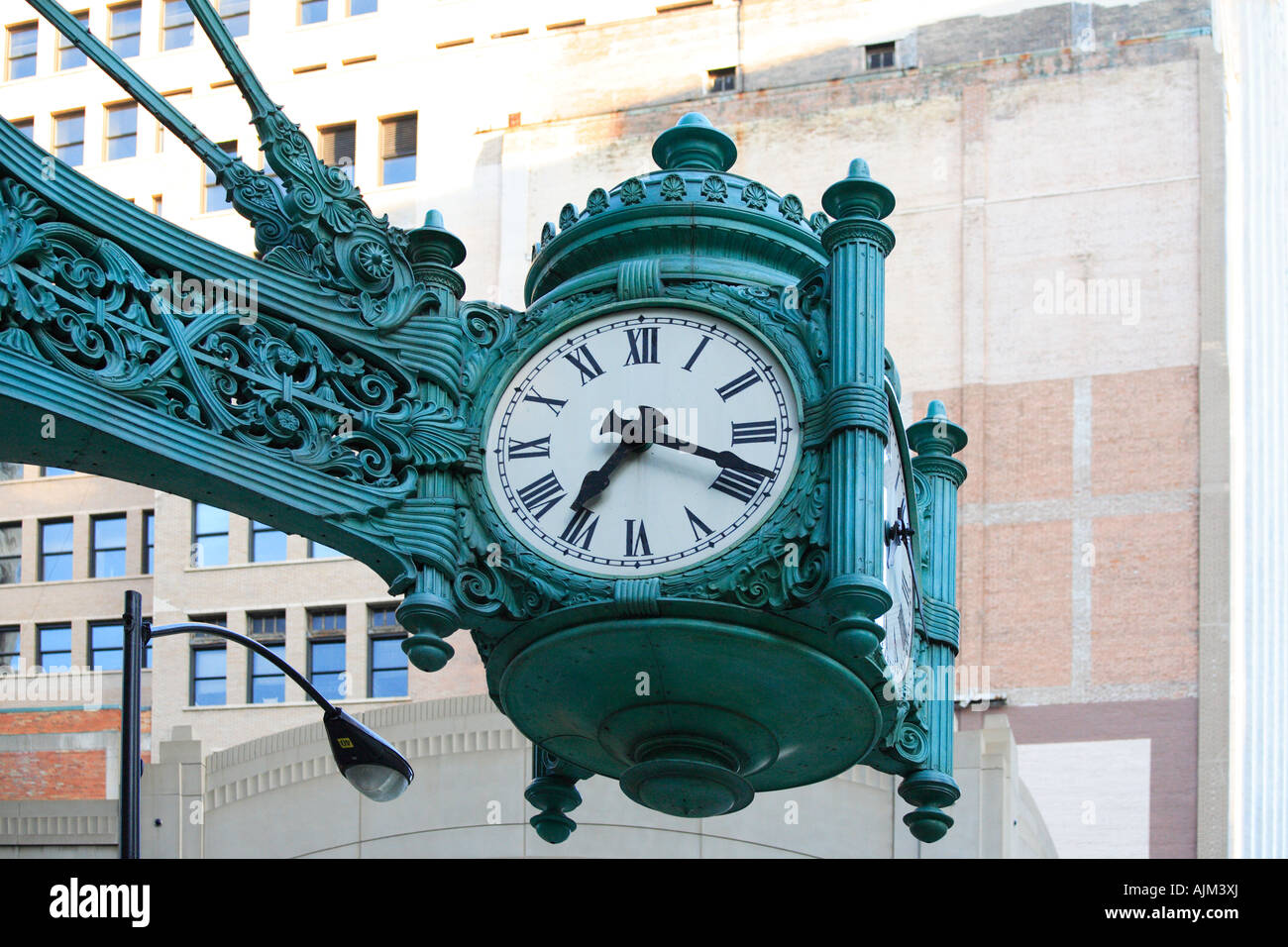 marshall fields clock state street chicago illinois Stock Photo Alamy