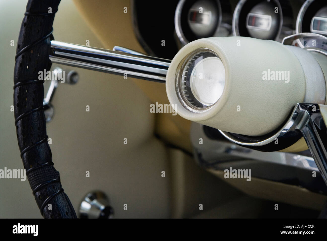 Classic Car Steering Wheel Stock Photo - Alamy
