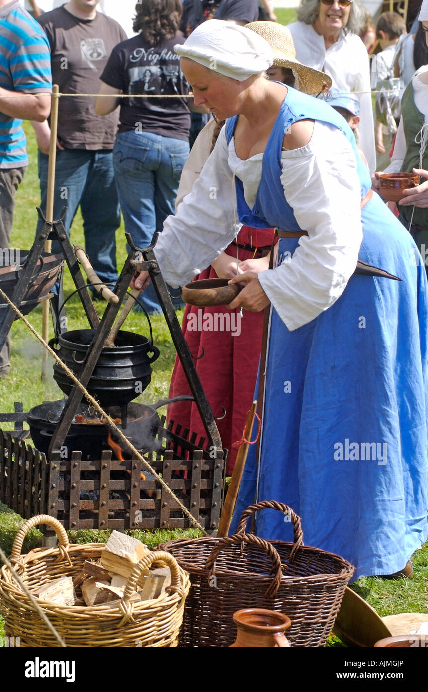 Serving wench hires stock photography and images Alamy