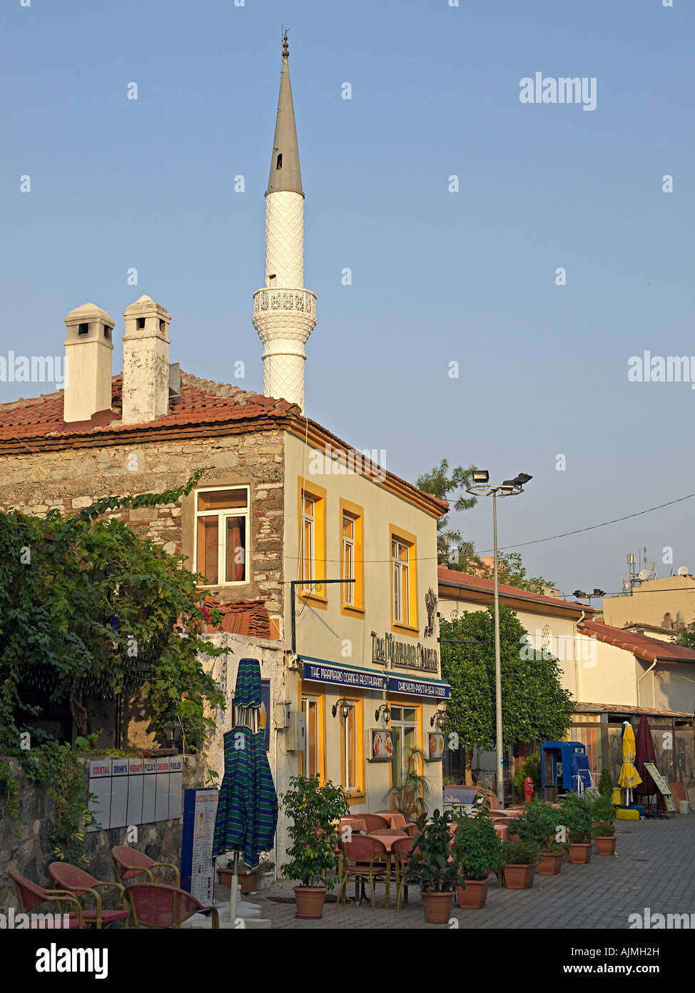 CAFE BAR OLD TOWN MARMARIS WITH  MINARET OVERLOOKING AT THE REAR, MUGLA TURKEY Stock Photo
