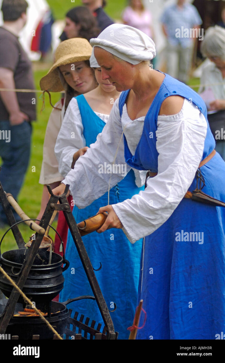 Serving wench hires stock photography and images Alamy