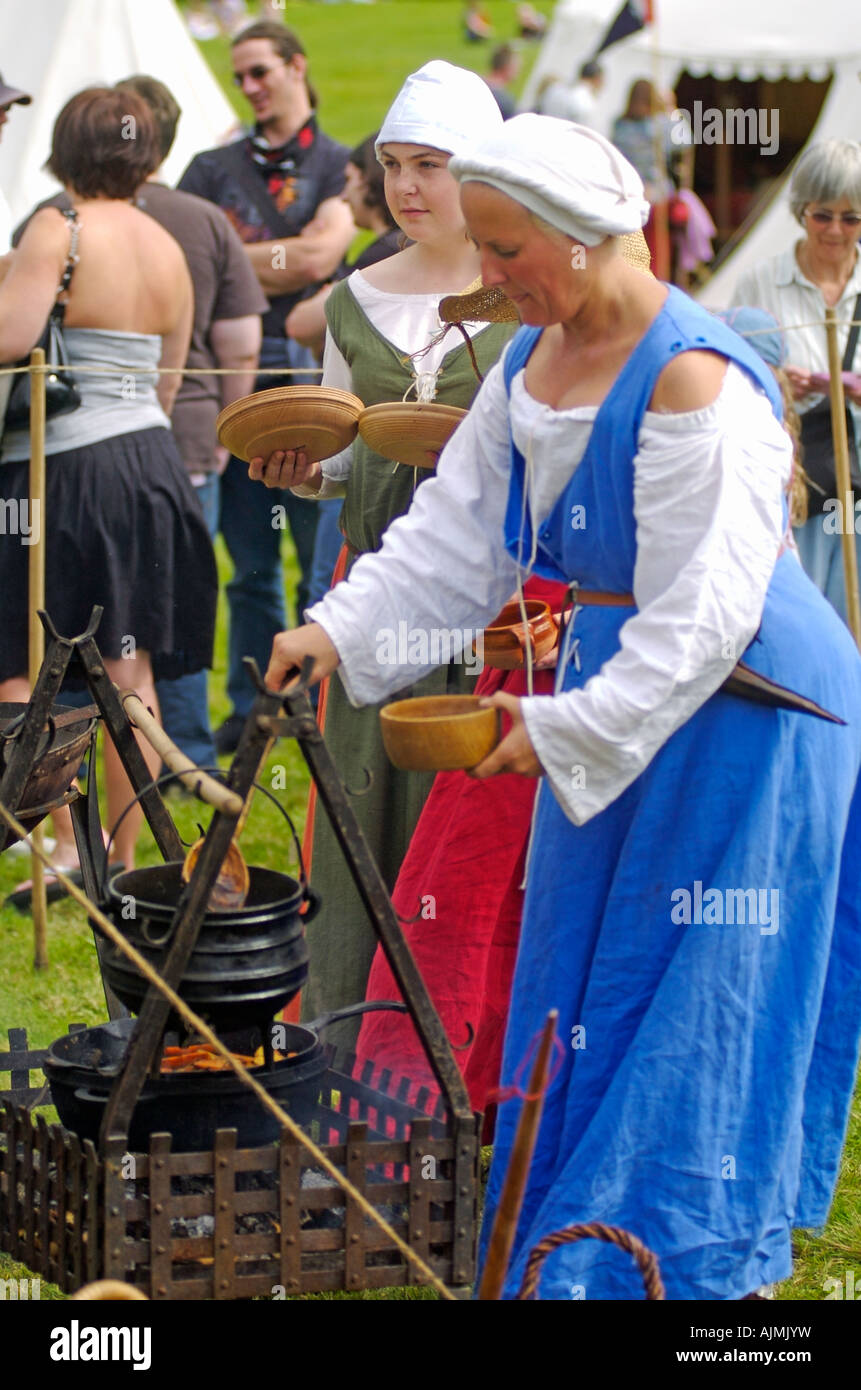 Serving wench hires stock photography and images Alamy