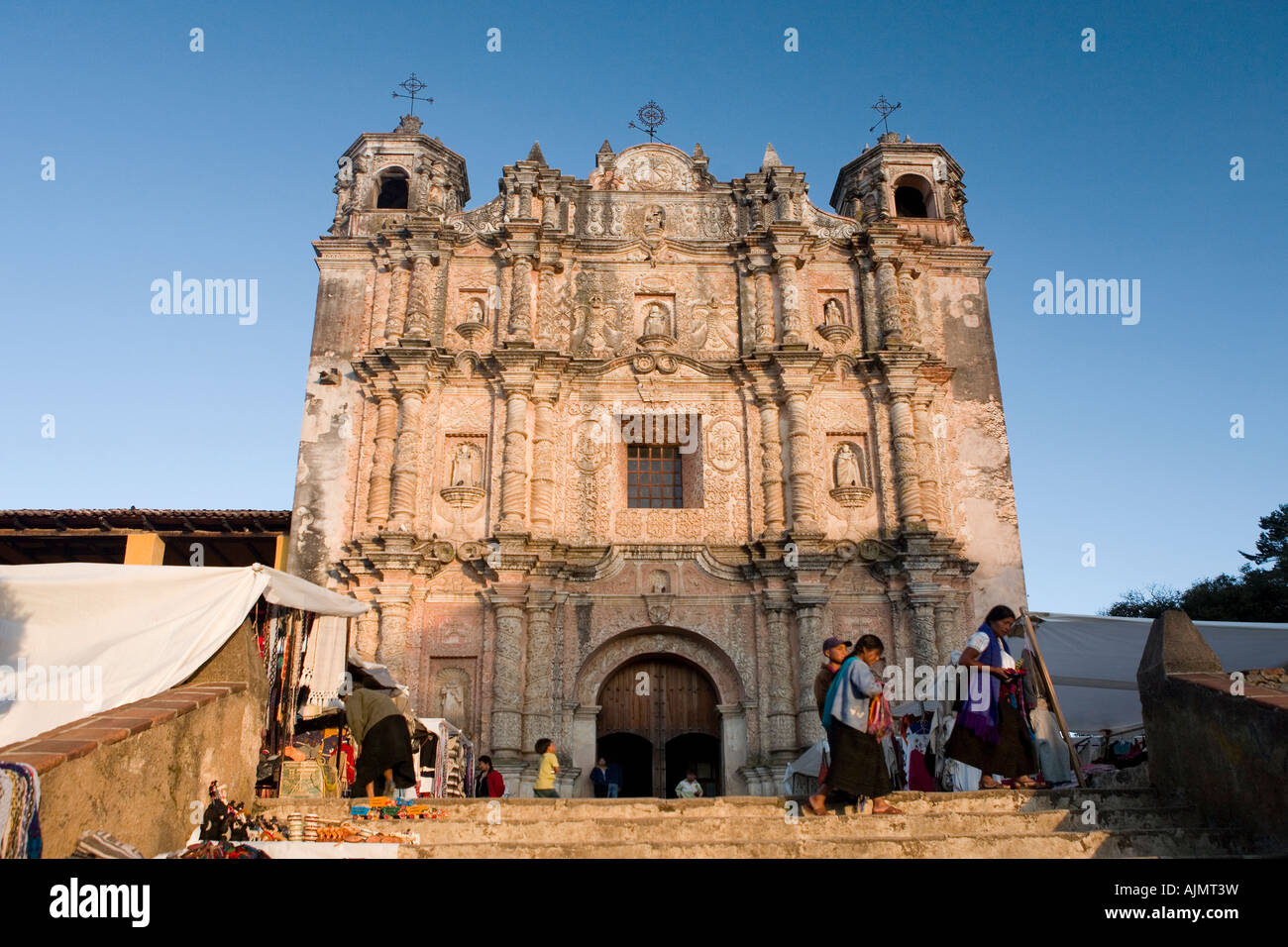 santo-domingo-church-san-cristobal-de-las-casas-chiapas-province-mexico