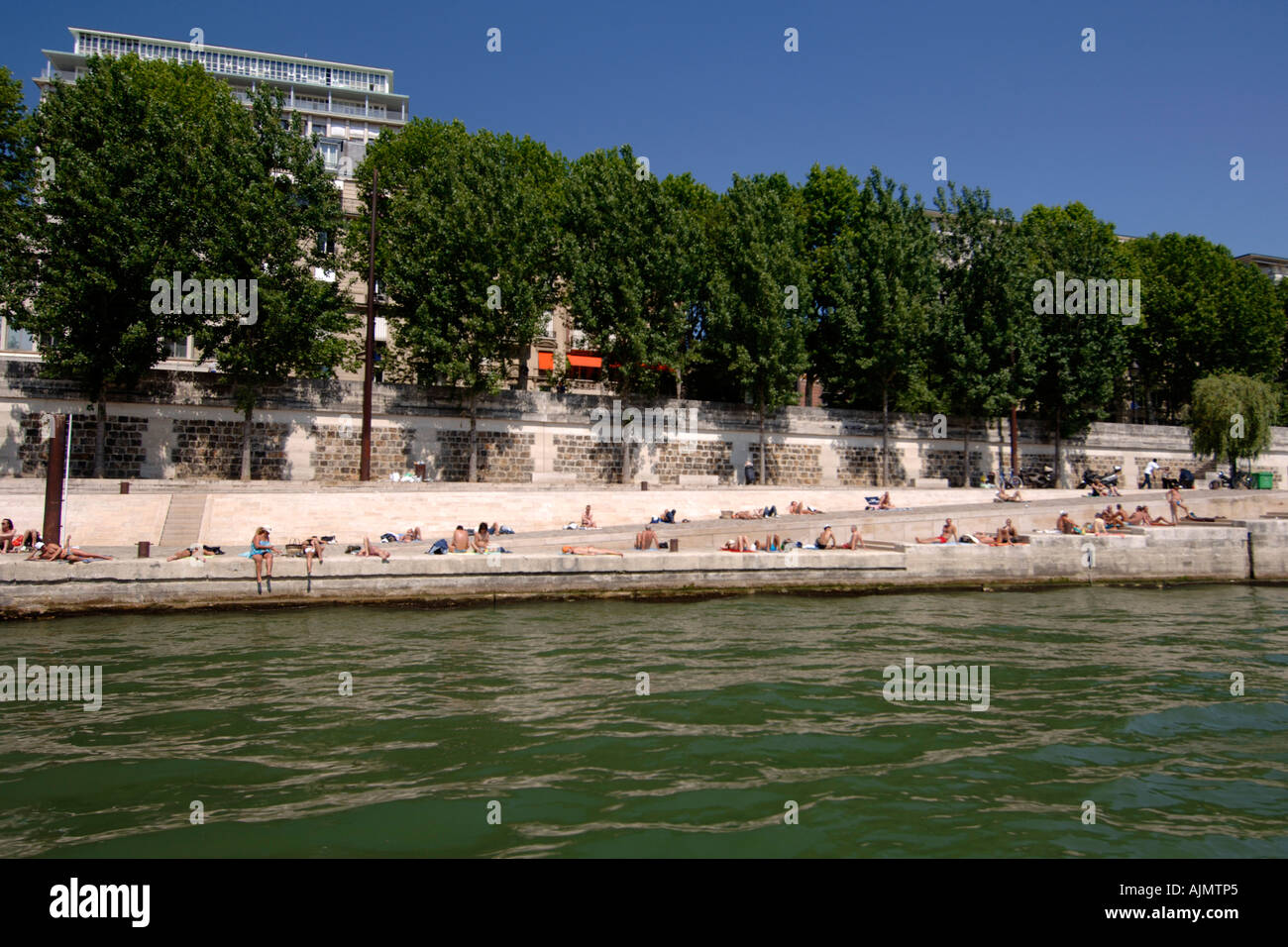 Lifestyle in paris hi-res stock photography and images - Alamy