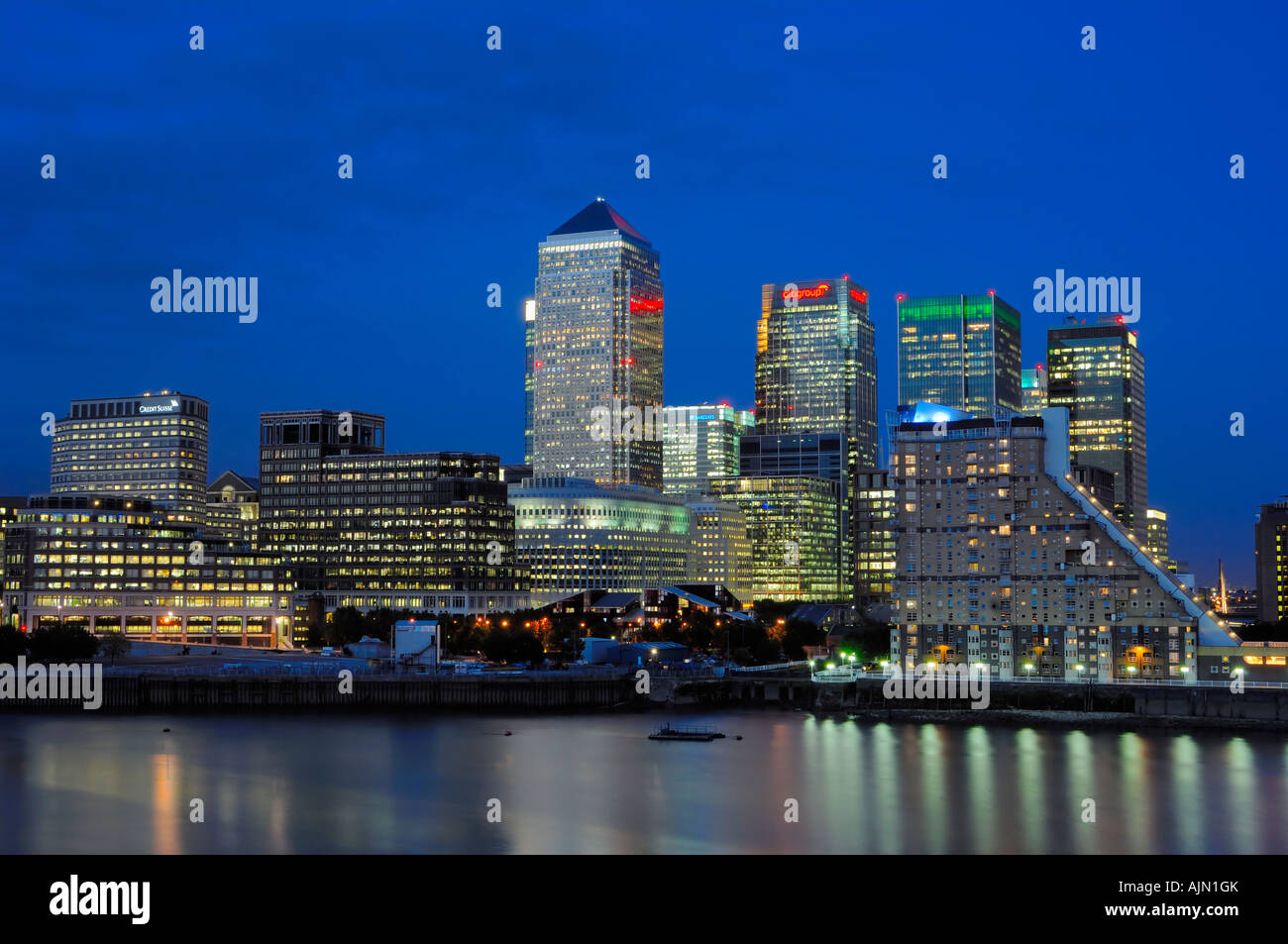 canary wharf financial district and other financial buildings from ...