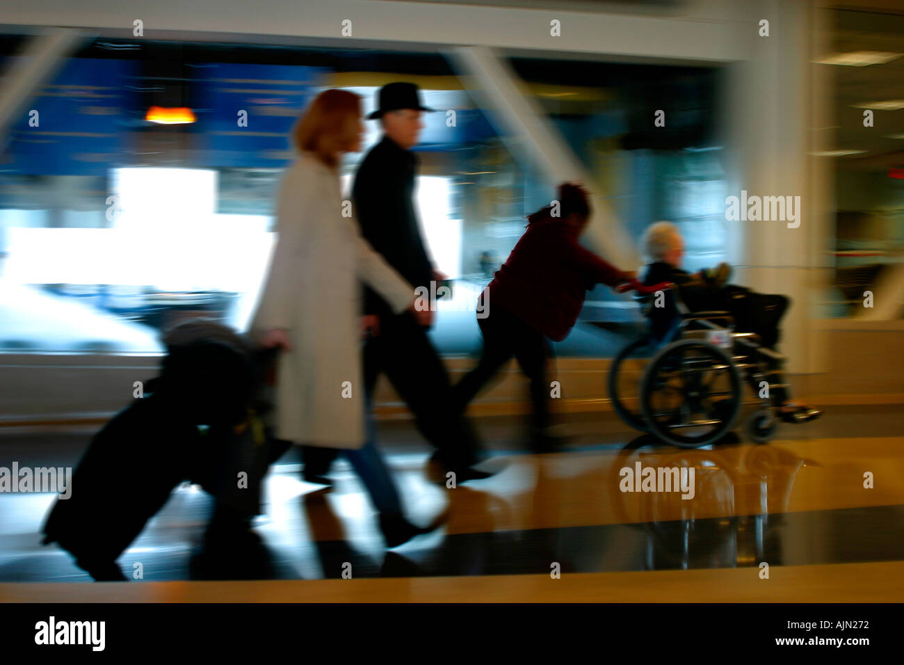 Airport passengers running hi-res stock photography and images - Alamy