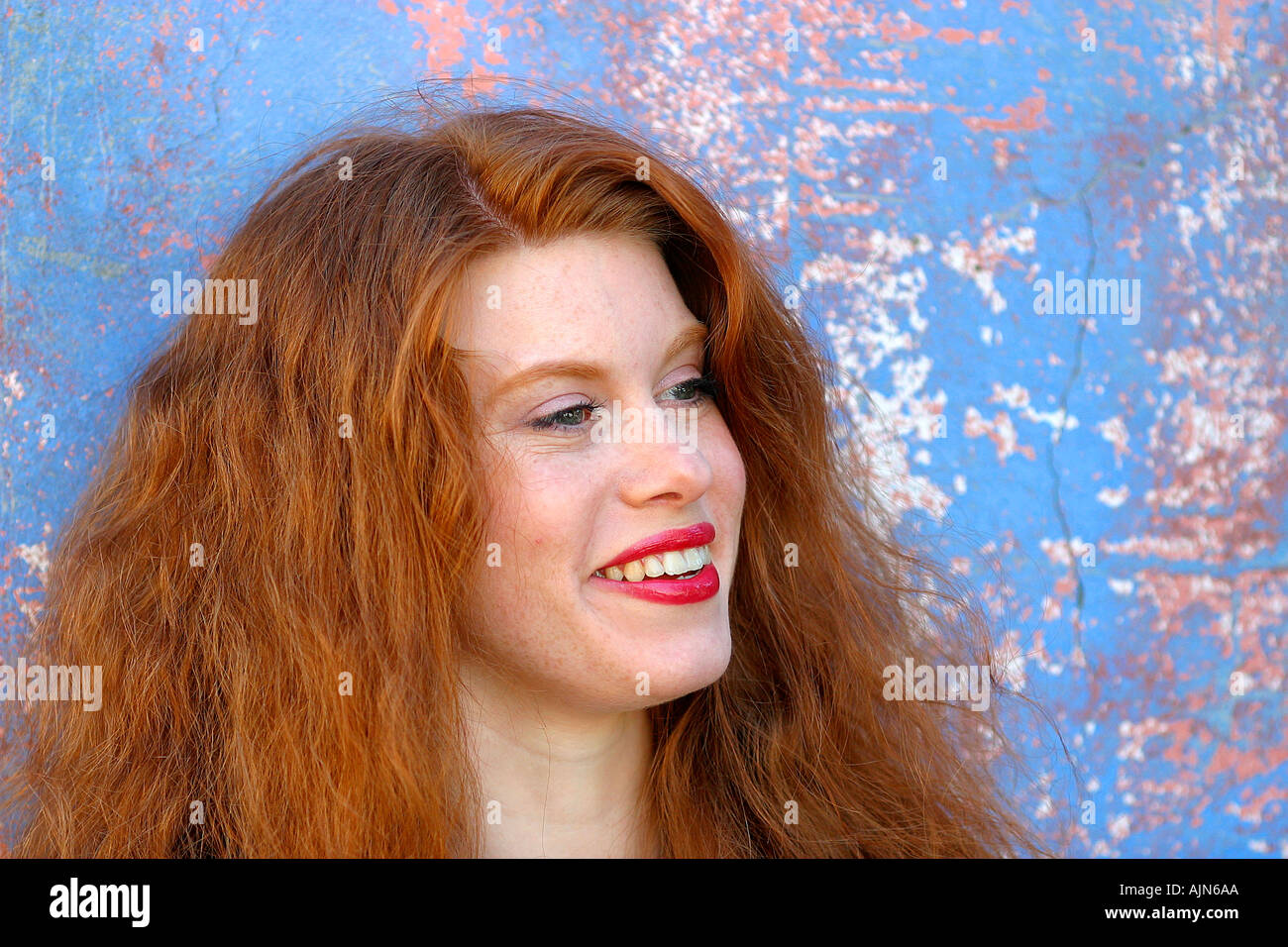 Beautiful young happy 20 25 hi-res stock photography and images - Alamy